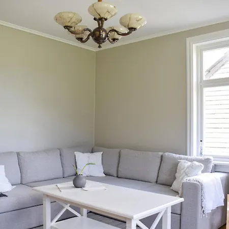 3 Bedroom Cozy In Norheimsund